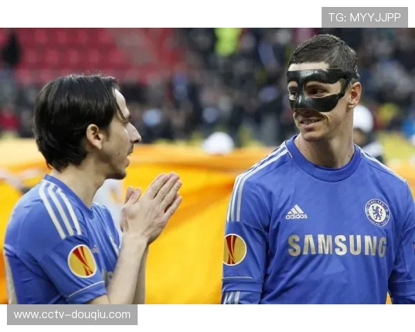 哲科闯入发布会亲吻德罗西:祝你好运 哲科闯入发布会亲吻德罗西:祝你好运